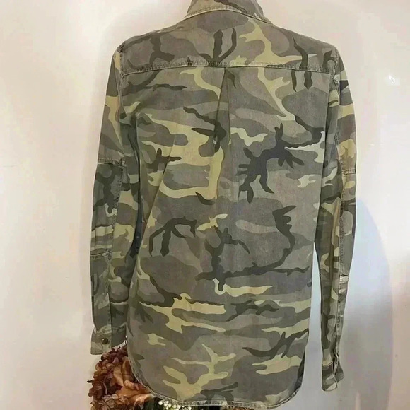 Forever 21 Camo Snap-Up Shirt - Picture 4 of 8